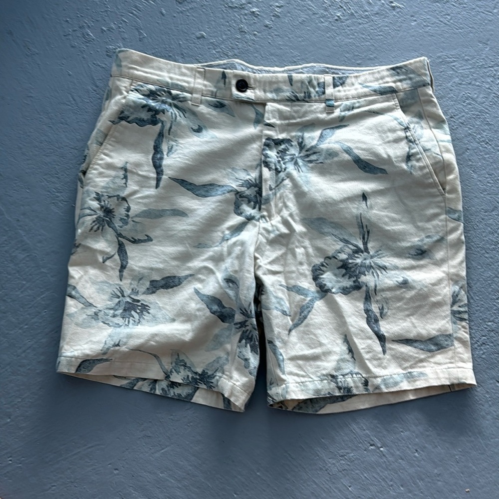 White cotton shorts with blue floral design